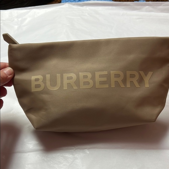 NIB Burberry Travel bag - Picture 8 of 8
